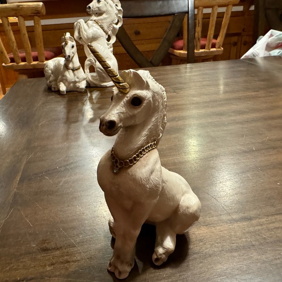 Flawless Vintage 1990’s White Winstone Unicorn Family set of 4 - Picture 5 of 17